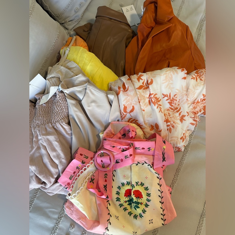 Women's Bundle of Boutique Clothing - 7 Pieces. Reseller bundle - Size Small